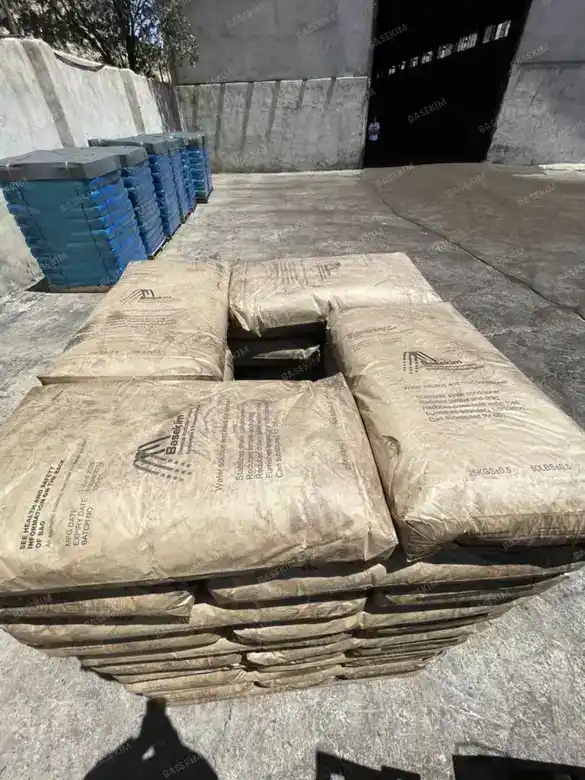 Multi-wall kraft bags of asphaltic mud additive