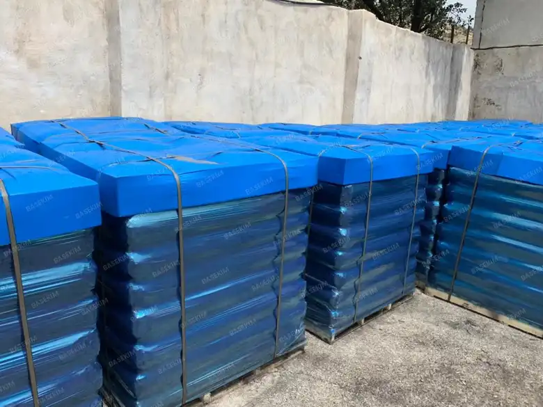 Export pallets of 25 kg gilsonite bags with top caps