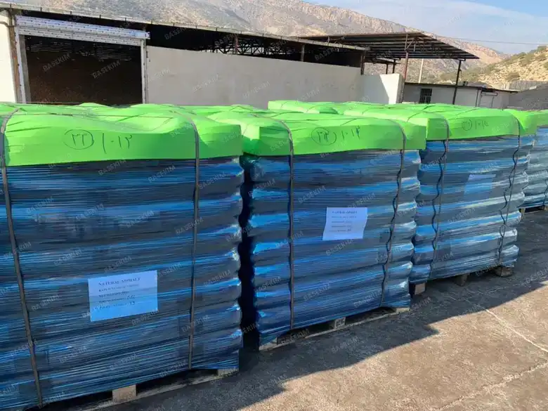 Export pallets of 25 kg gilsonite bags with top caps