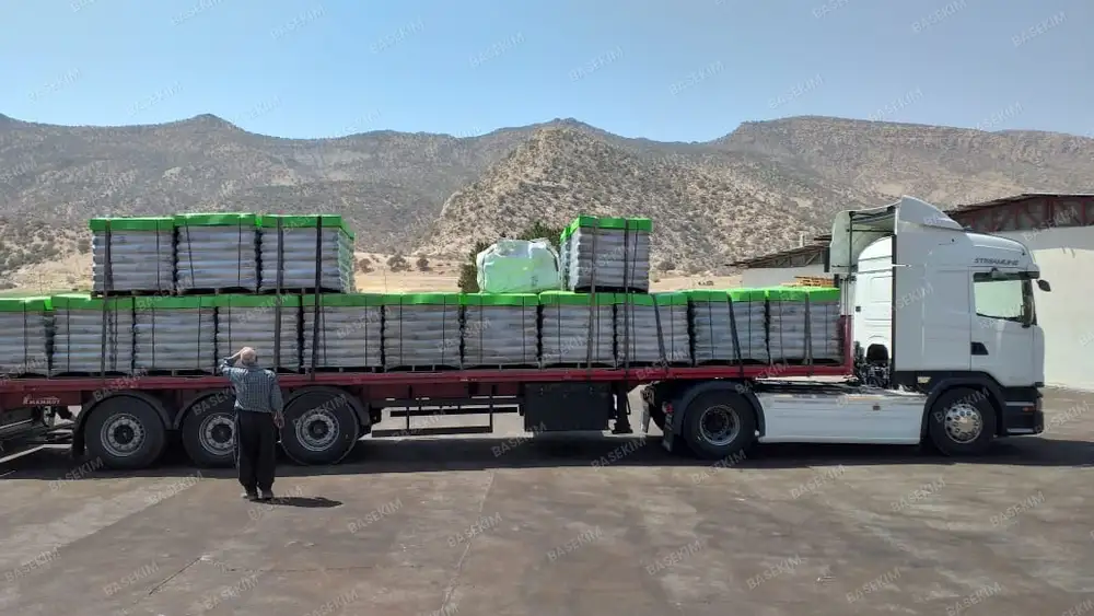 Truck loading of 25 kg gilsonite bags – paving application