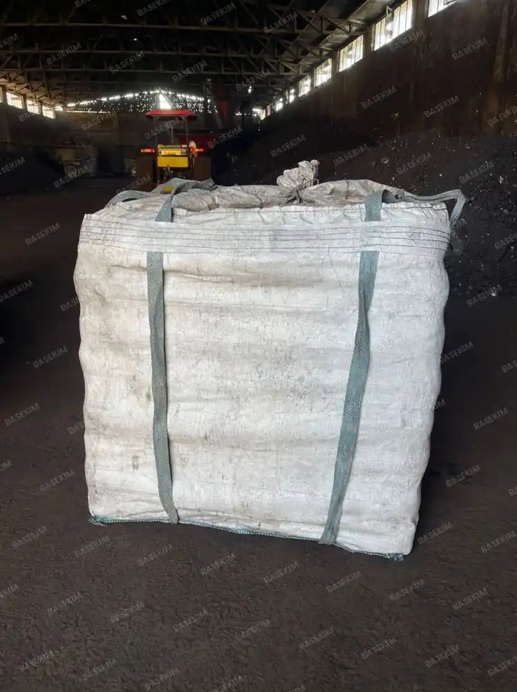 Black jumbo bags of gilsonite at the port